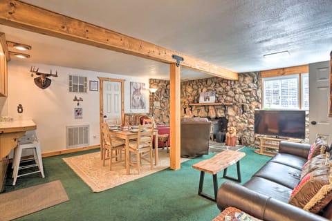 Cozy Cottage w/ Spacious Yard ~ 4 Mi to Ski! Cottage in Big Bear