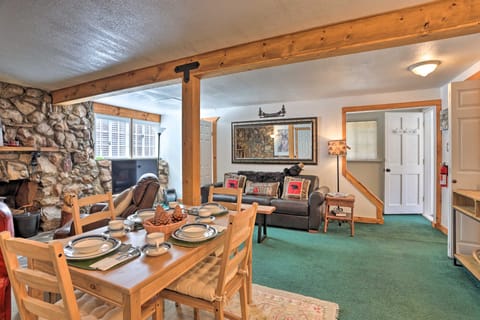Cozy Cottage w/ Spacious Yard ~ 4 Mi to Ski! Cottage in Big Bear