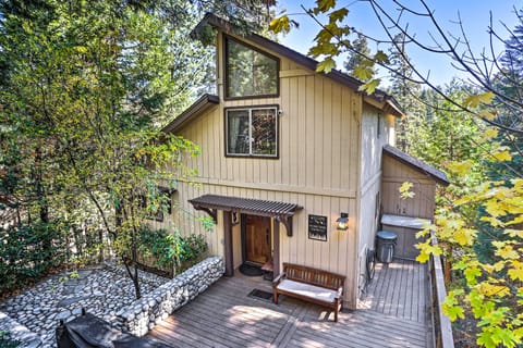 Tranquil Twin Peaks Retreat: Hike, Ski & Swim House in Lake Arrowhead