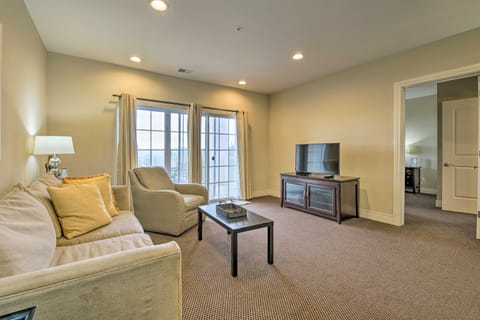 3 Mi to Dtwn: Inviting Branson Condo w/ Balcony Apartment in Branson