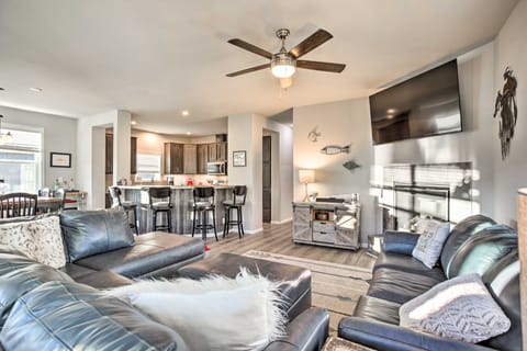 Magnificent Gypsum Retreat on the Colorado River! House in Eagle County