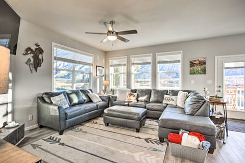 Magnificent Gypsum Retreat on the Colorado River! House in Eagle County