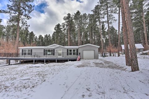 Idyllic Sturgis Home w/ Fire Pit & Large Deck! House in North Lawrence