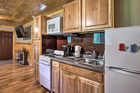 Quiet Beattyville Cabin w/ Hiking, < 1 Mi to Town! Maison in Beattyville