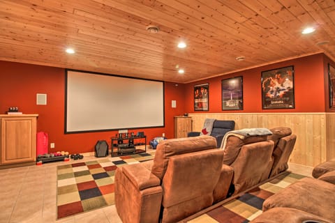 Cabin w/ Fire Pit & Movie Room, 1 Mi to Lake Maison in Breezy Point