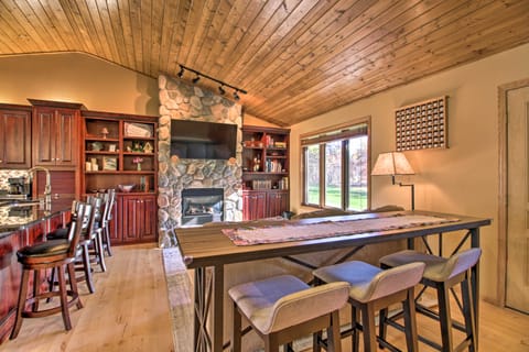 Cabin w/ Fire Pit & Movie Room, 1 Mi to Lake Maison in Breezy Point