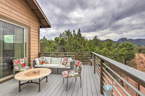 'Elkwood Lodge' Star Valley Cabin w/ Hot Tub House in Gila County