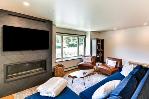 Walk to Main St: Ski-In/Ski-Out Breckenridge Condo Apartment in Breckenridge