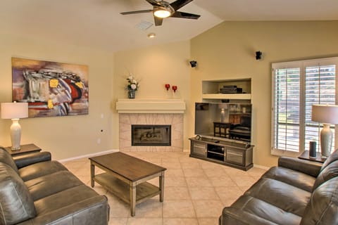 Ideally Located Chandler Home: Backyard Oasis Maison in Sun Lakes