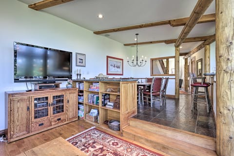 Upscale Ski-In/Ski-Out Escape w/ Deck + Grill Apartment in Telluride