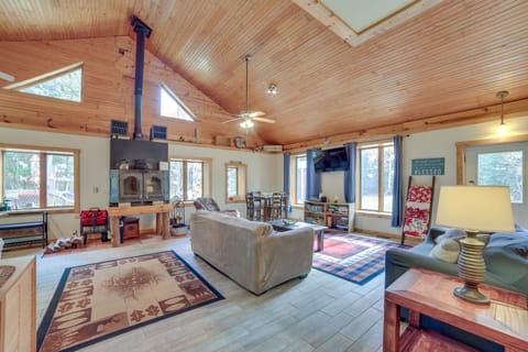 Paradise Cottage: Trail Access Nearby Cottage in Whitefish Township