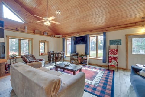 Paradise Cottage: Trail Access Nearby Cottage in Whitefish Township