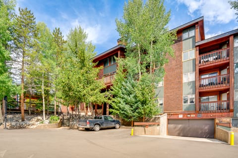 1 Block to Main St: Modern Breckenridge Condo! Apartment in Breckenridge