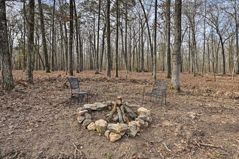 'Hidden Oaks' Broken Bow Vacation Rental, Pets OK! Cottage in Broken Bow