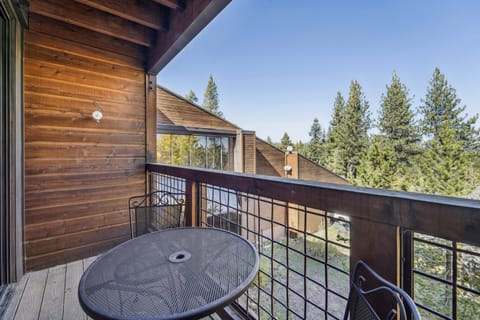 Truckee Studio w/ Balcony & On-Site Skiing! Apartment in Truckee