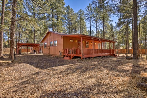 3 Homes for the Price of 1! Hot Tub & Fenced Yard Maison in Pinetop-Lakeside