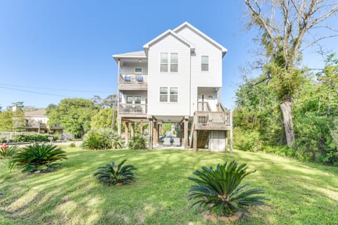 Seabrook Getaway w/ Balconies & Bay Views! House in Seabrook