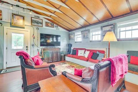 San Marcos River Hideaway w/ Game Room + Fire Pit House in San Marcos