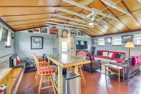 San Marcos River Hideaway w/ Game Room + Fire Pit House in San Marcos