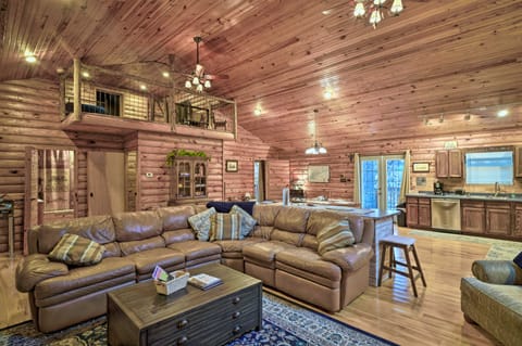 Woodsy Kentucky Escape w/ Game Room & Lake Access! House in Lake Cumberland