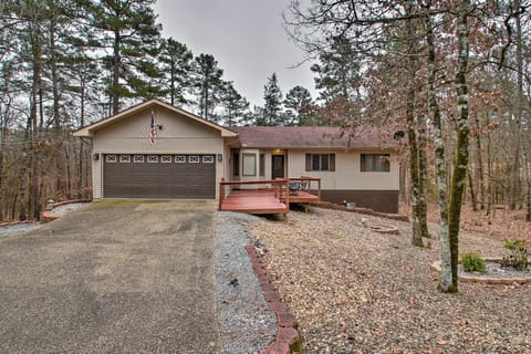 15 Mi to Hot Springs Nat'l Park: Home w/ Fire Pit! House in Arkansas