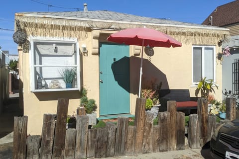 Cozy San Diego Cottage in Heart of Mission Beach! Cottage in Mission Beach