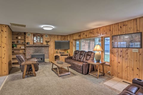 Rustic Spearfish Cabin on 12-Acre Trout Farm House in North Lawrence