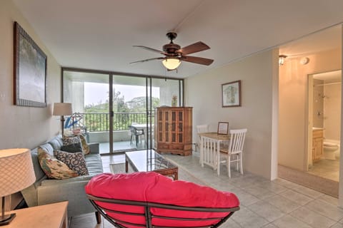 Hilo Condo w/ Pool Steps from Carlsmith Beach Park Apartment in Hilo