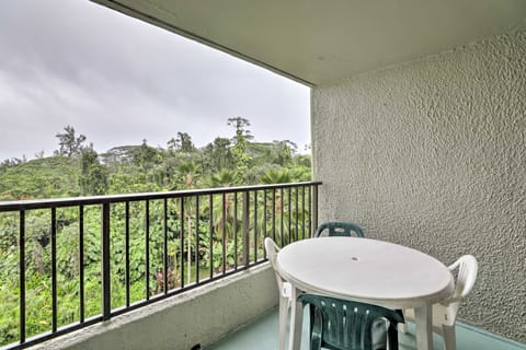 Hilo Condo w/ Pool Steps from Carlsmith Beach Park Apartment in Hilo