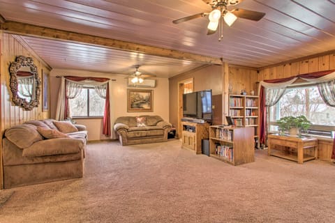 Cozy Home w/ Hot Tub: Half Mi to Salmon River! House in Salmon