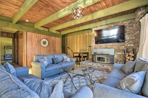 Family Pine Mtn Club Home w/ Deck & Views! Haus in Pine Mountain Club