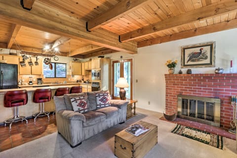 Rustic Family Cabin - Visit Donner Lake & Ski! House in Donner Lake