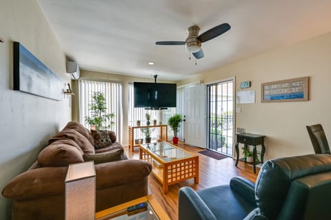 Pacific Beach Apartment: Walk to Beach & Pier! Apartment in Pacific Beach