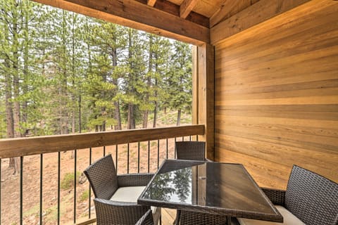 Truckee Home w/ 2 Balconies < 1 Mi to Skiing! Apartment in Northstar Drive