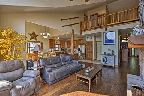 Luxe Group Getaway in Granby: Golf, Ski, Hike! House in Granby