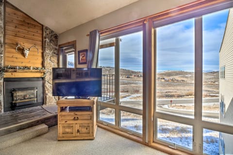 Ski-In/Ski-Out Retreat: Walk to Granby Ranch! Apartment in Granby