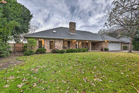 Spacious Waco Home ~ 9 Mi to Magnolia Market Maison in Woodway