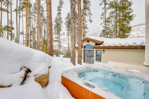Vail Mountain Retreat w/ Hot Tub & Deck! House in Vail