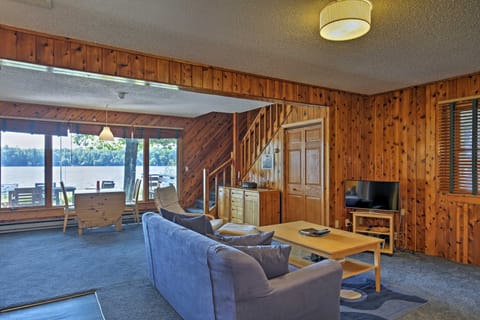 Spider Lake Cabin: Boathouse, Canoe, Deck & Sauna! Casa in Iron River