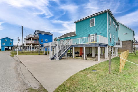 Large Group Gulf Retreat, Steps to Surfside Beach! Casa in Surfside Beach