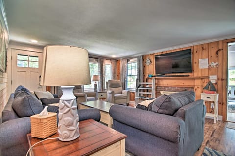 Mid Cape Retreat: Private Way to Beach, 3 Min Walk Maison in South Yarmouth