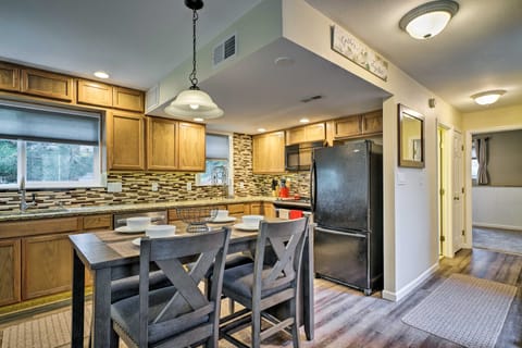 Manitou Springs Home - 2 Mi to Garden of the Gods! House in Manitou Springs