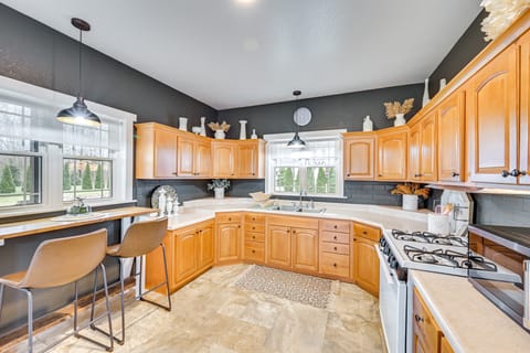 Shipshewana Guest House with Fire Pit! House in Indiana