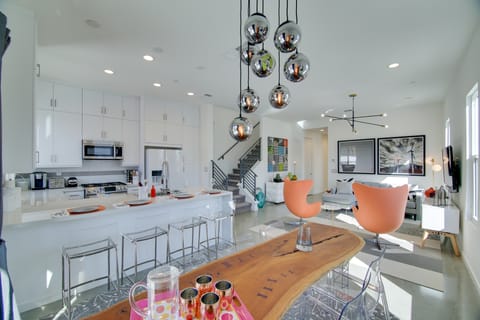 Mountain-View Deck + Pool: Luxe Palm Springs Home House in Palm Springs