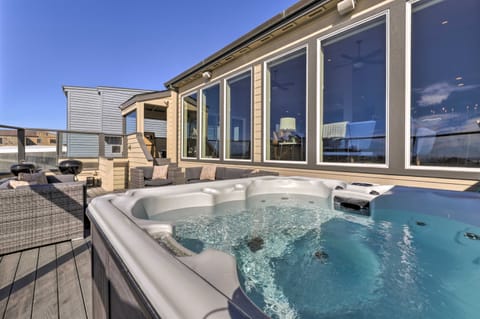 Remodeled Home w/ Spa & Deck: Walk to Dillon Beach House in Dillon Beach