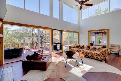 Waterfront Lake Travis Luxury Home w/ Large Deck! House in Briarcliff