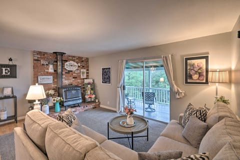 Forest-View Deck + Fire Pits: Pine Grove Retreat! House in Calaveras County