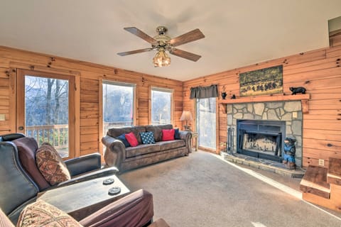 Cabin w/ Fire Pit: 5 Mi to Cataloochee Skiing House in Maggie Valley