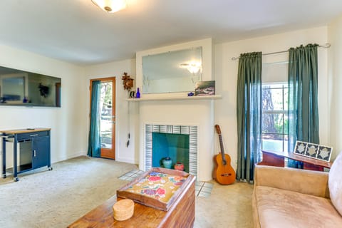 Walk to Mueller Lake Park! Home w/ Patio & Yard House in Austin