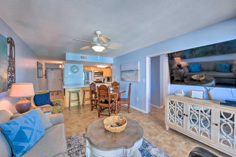 Gulf Shores Condo: Walk to Beach, The Hangout Apartment in West Beach